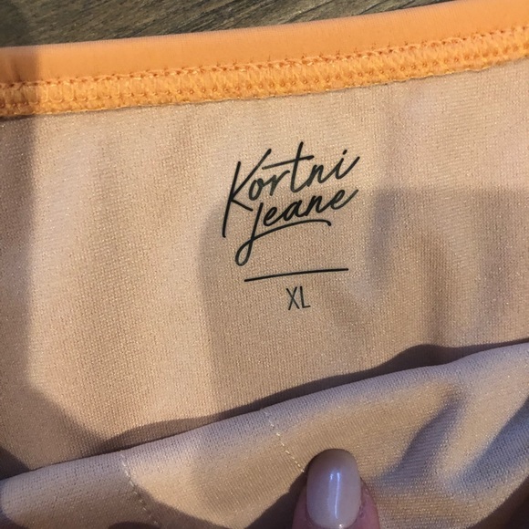 Xl golden ruffle around top nwt - Picture 2 of 2